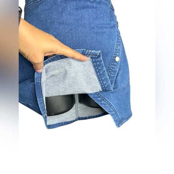 Free People We The Free Denim Mini Skirt.
Asymmetrical button snaps. Size 6 - Picture 2 of 9
